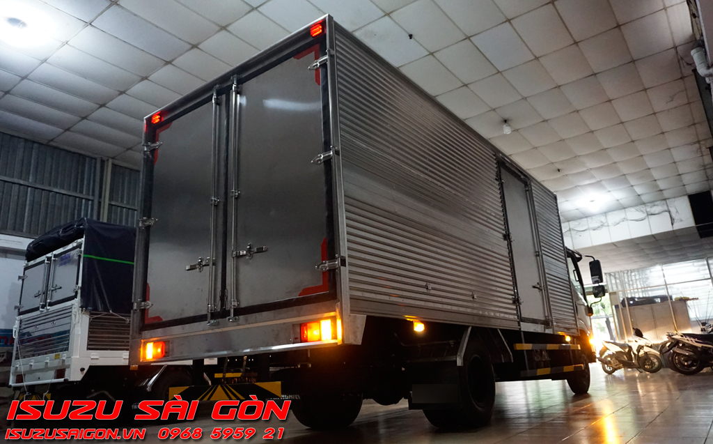 Xe Tải Isuzu 3T5 Tấn Thùng Kín NPR400 4